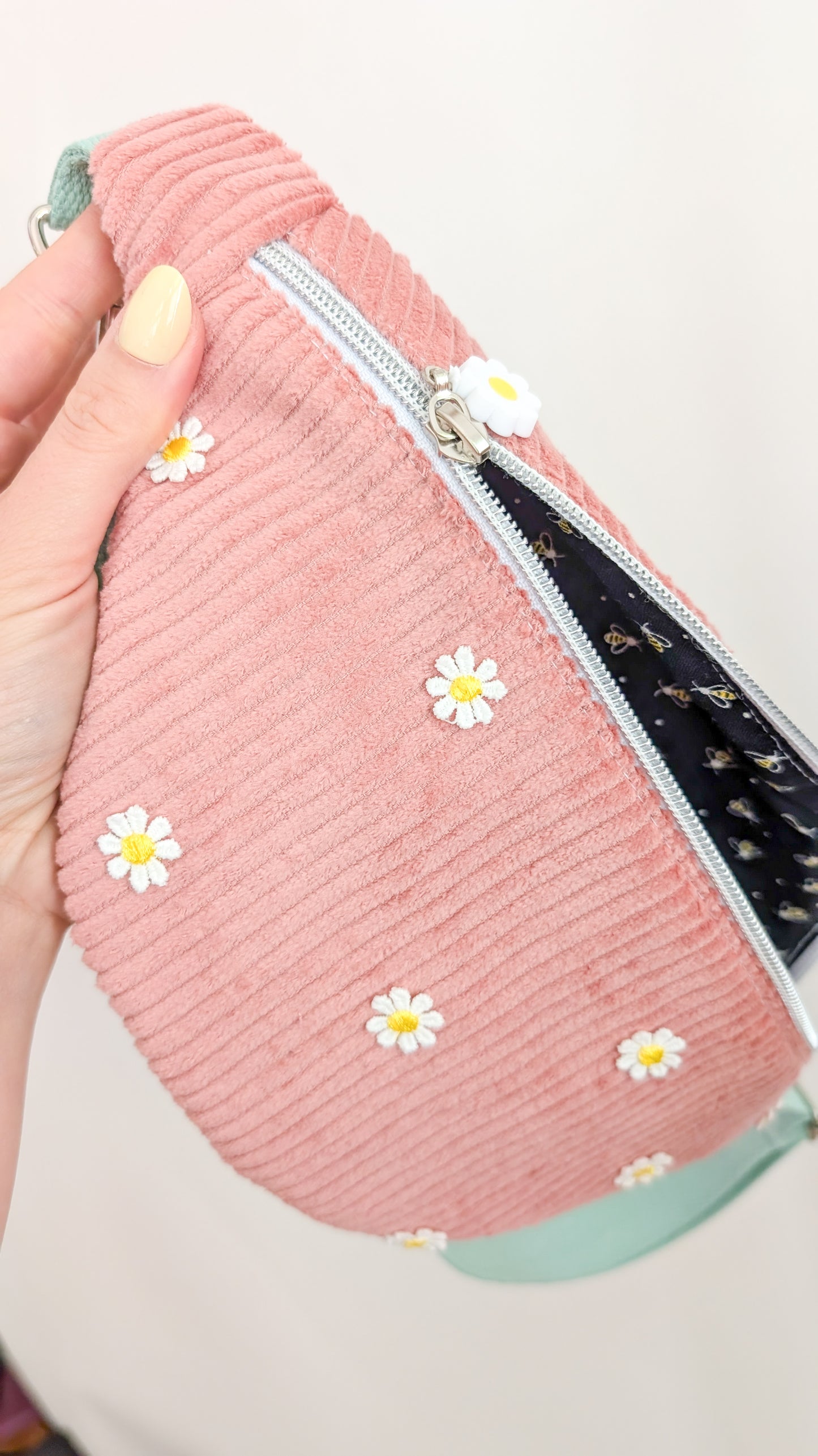 Cord Hipbag Bauchtasche Daisies - Schwarz oder Altrosa