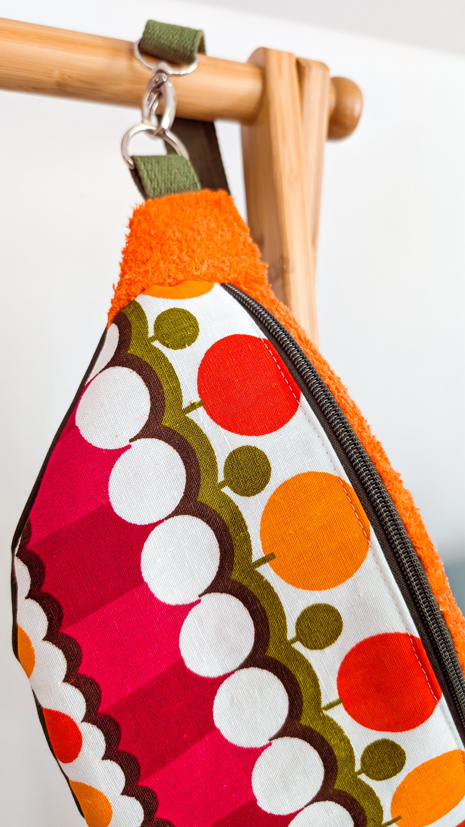 Upcycling Bauchtasche 70s Muster Vintage Handtuch Orange/Grün