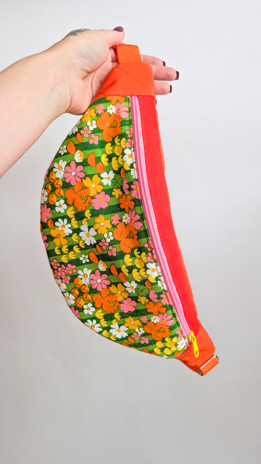 Upcycling Cord Bauchtasche Granny 70s Blumen