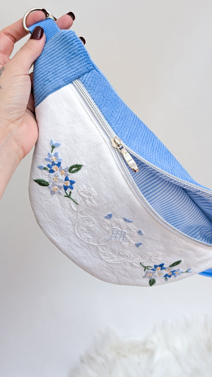 Upcycling Cord Bauchtasche Granny Hipbag Blumen Stickerei Blau