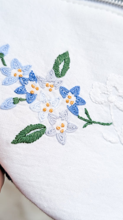 Upcycling Cord Bauchtasche Granny Hipbag Blumen Stickerei Blau