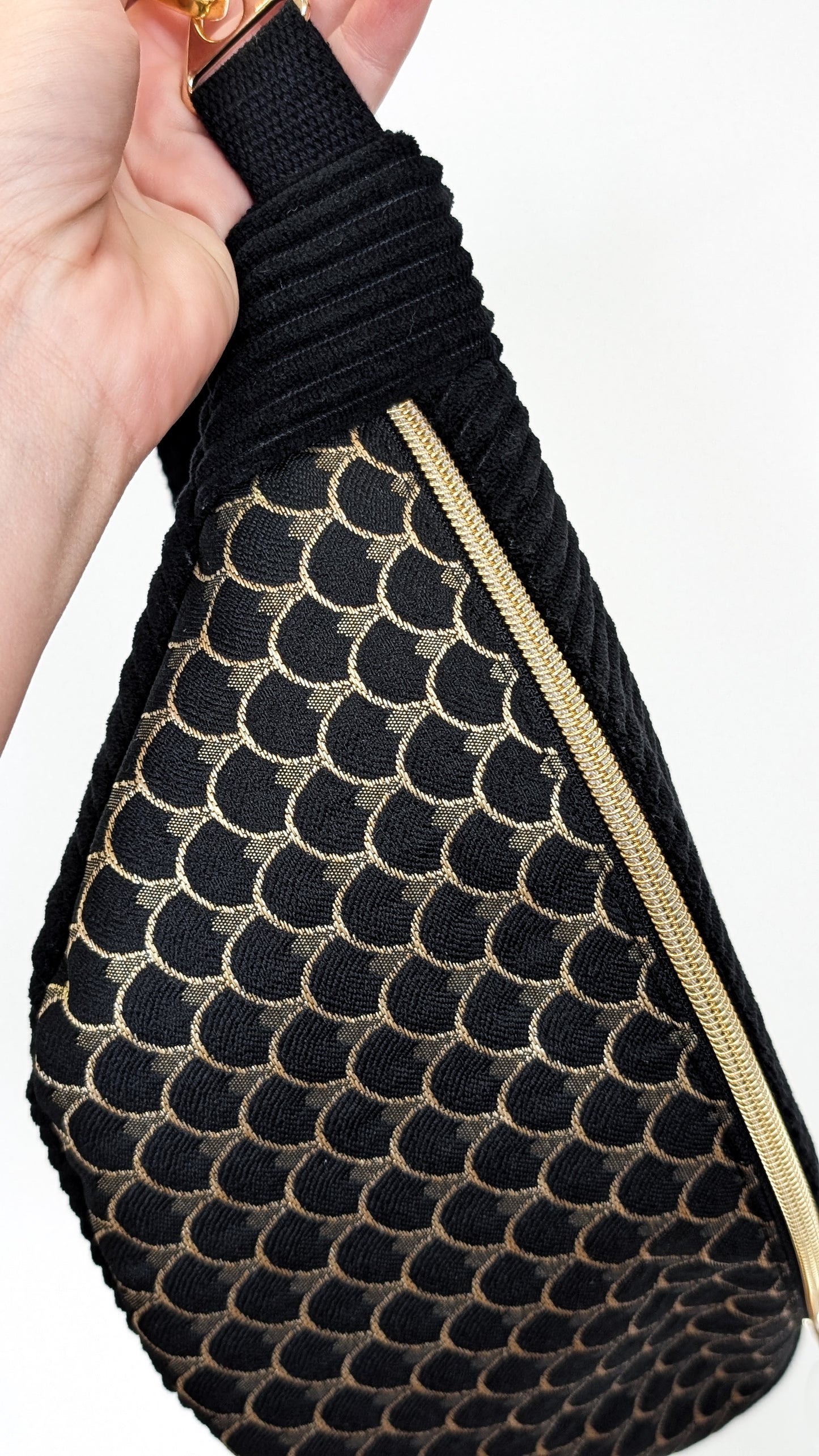 Edle Hipbag Cord Bauchtasche Schwarz/Gold Drachenschuppen