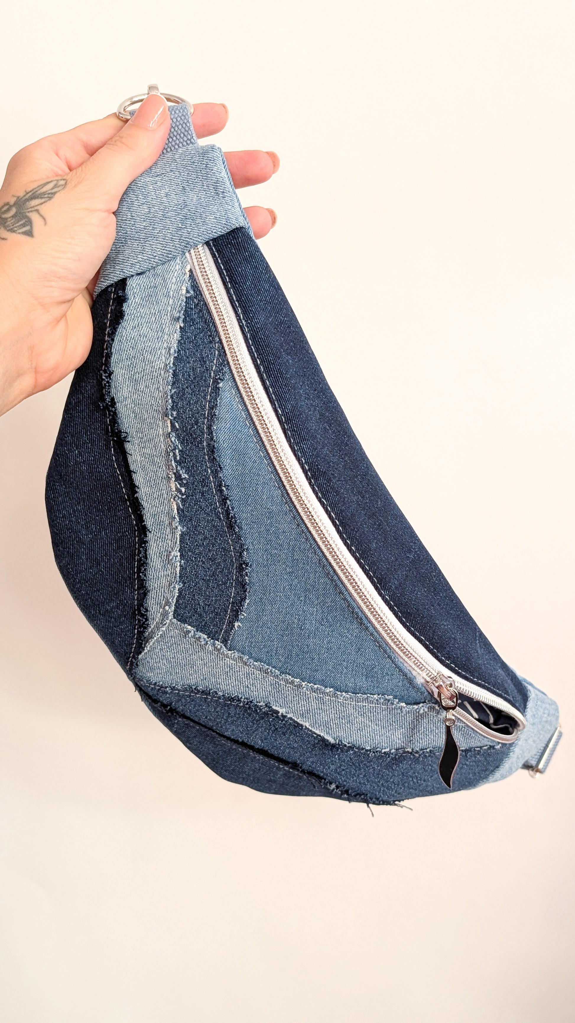 Zero Waste Bauchtasche Denim Jeans WAVES Einzelstück