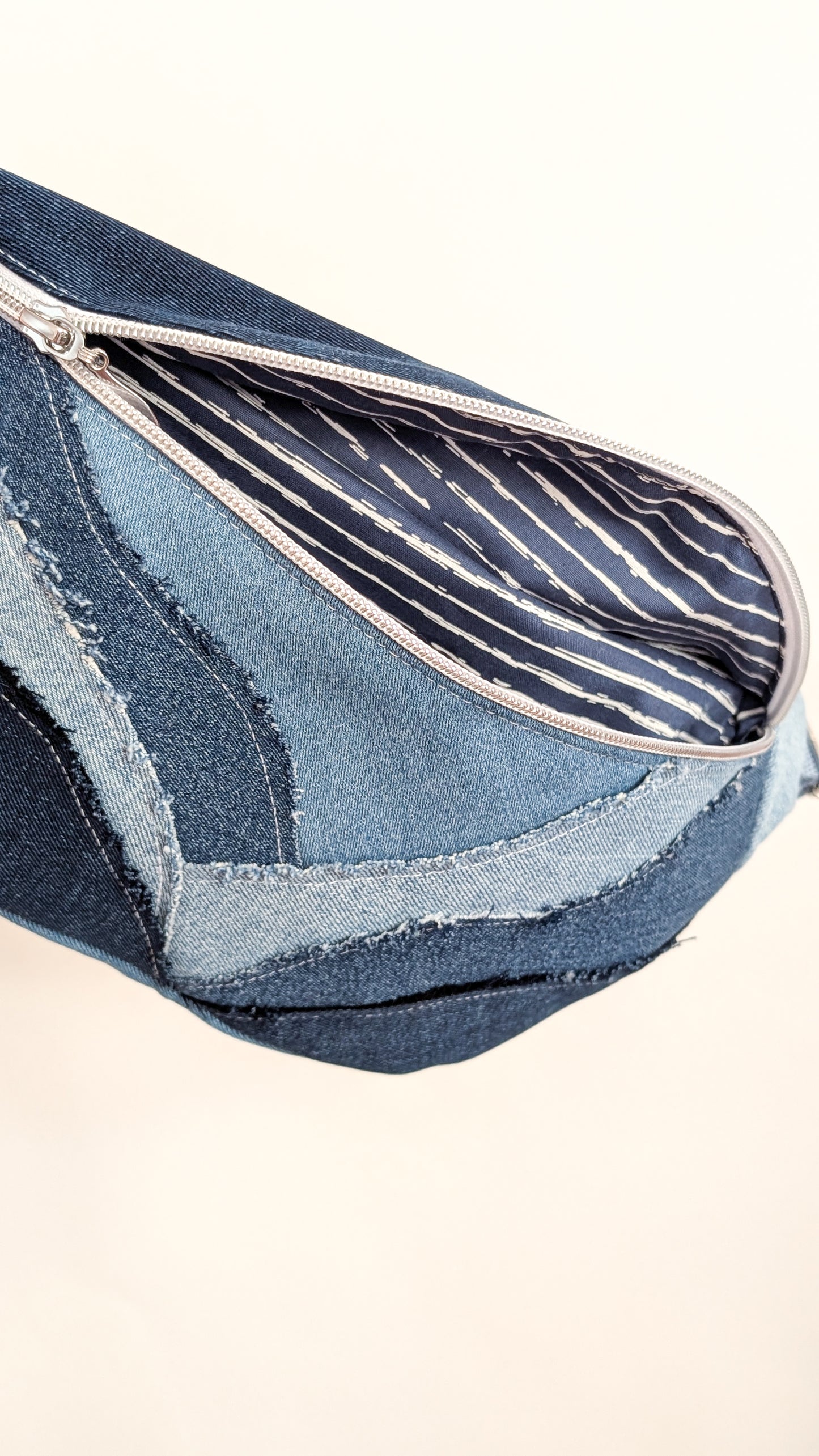 Zero Waste Bauchtasche Denim Jeans WAVES Einzelstück