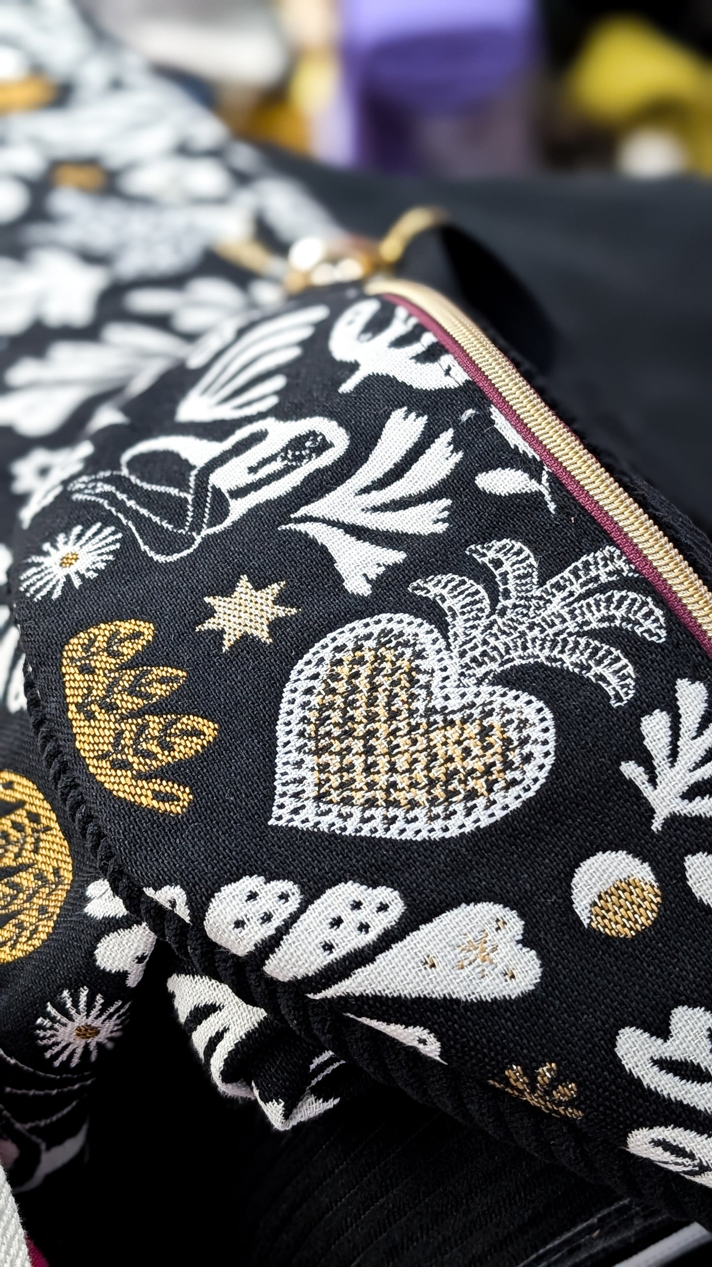 Folklore Hipbag Cord Bauchtasche Schwarz/Weiß/Gold