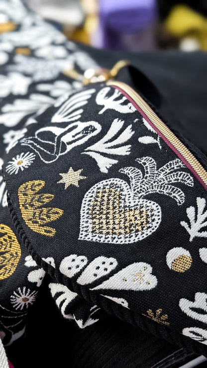 Folklore Hipbag Cord Bauchtasche Schwarz/Weiß/Gold