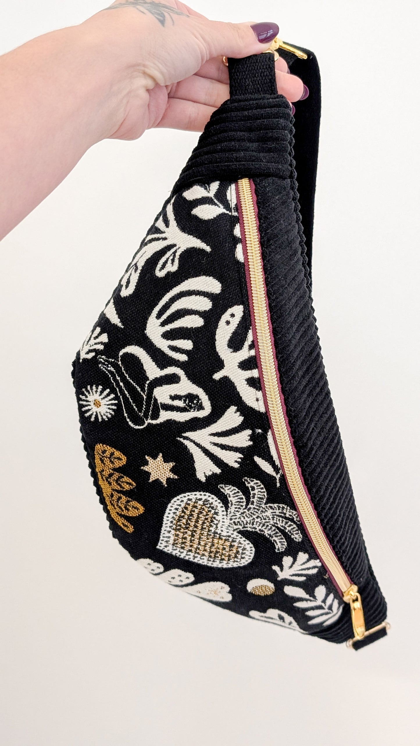 Folklore Hipbag Cord Bauchtasche Schwarz/Weiß/Gold