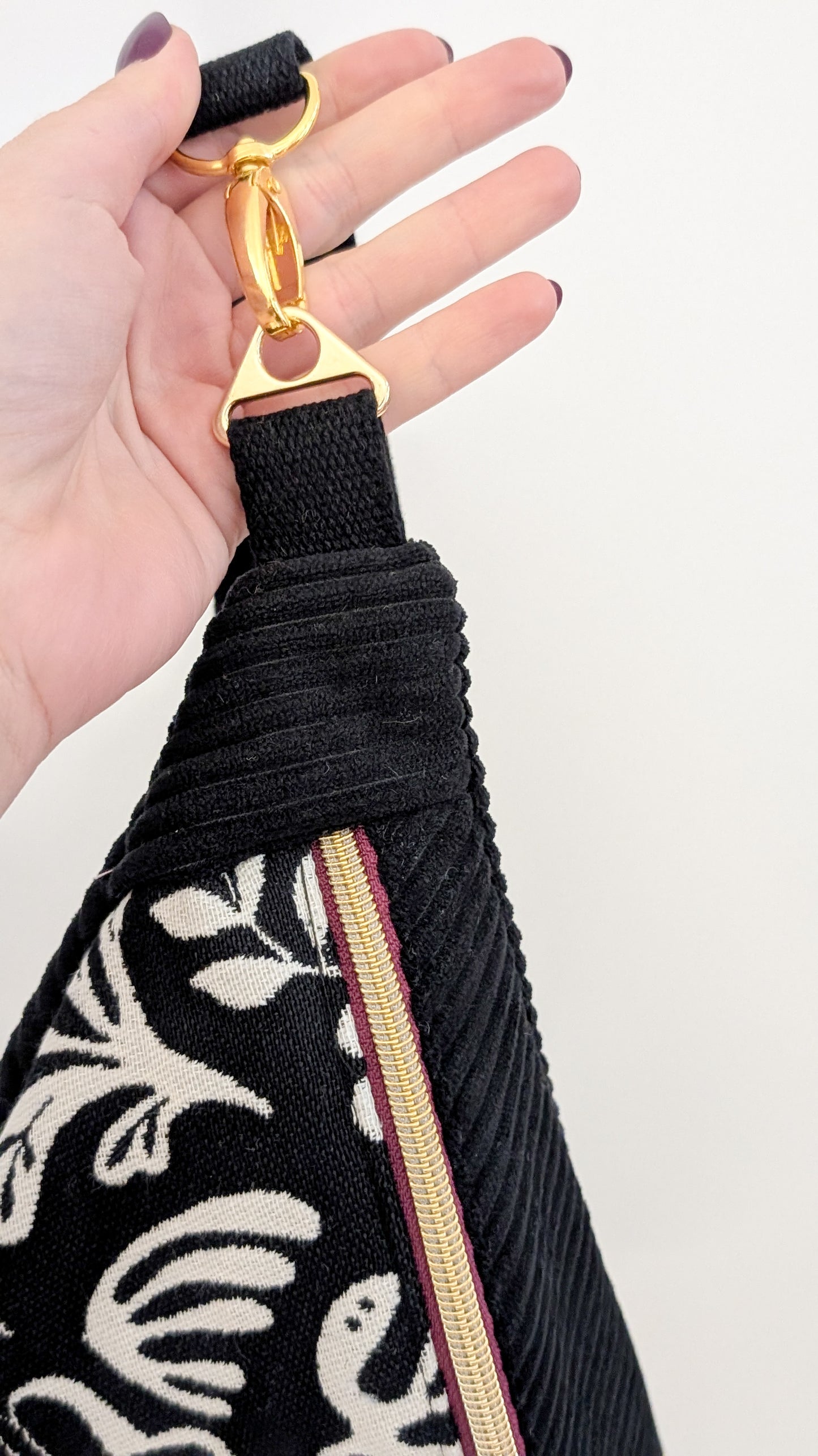 Folklore Hipbag Cord Bauchtasche Schwarz/Weiß/Gold