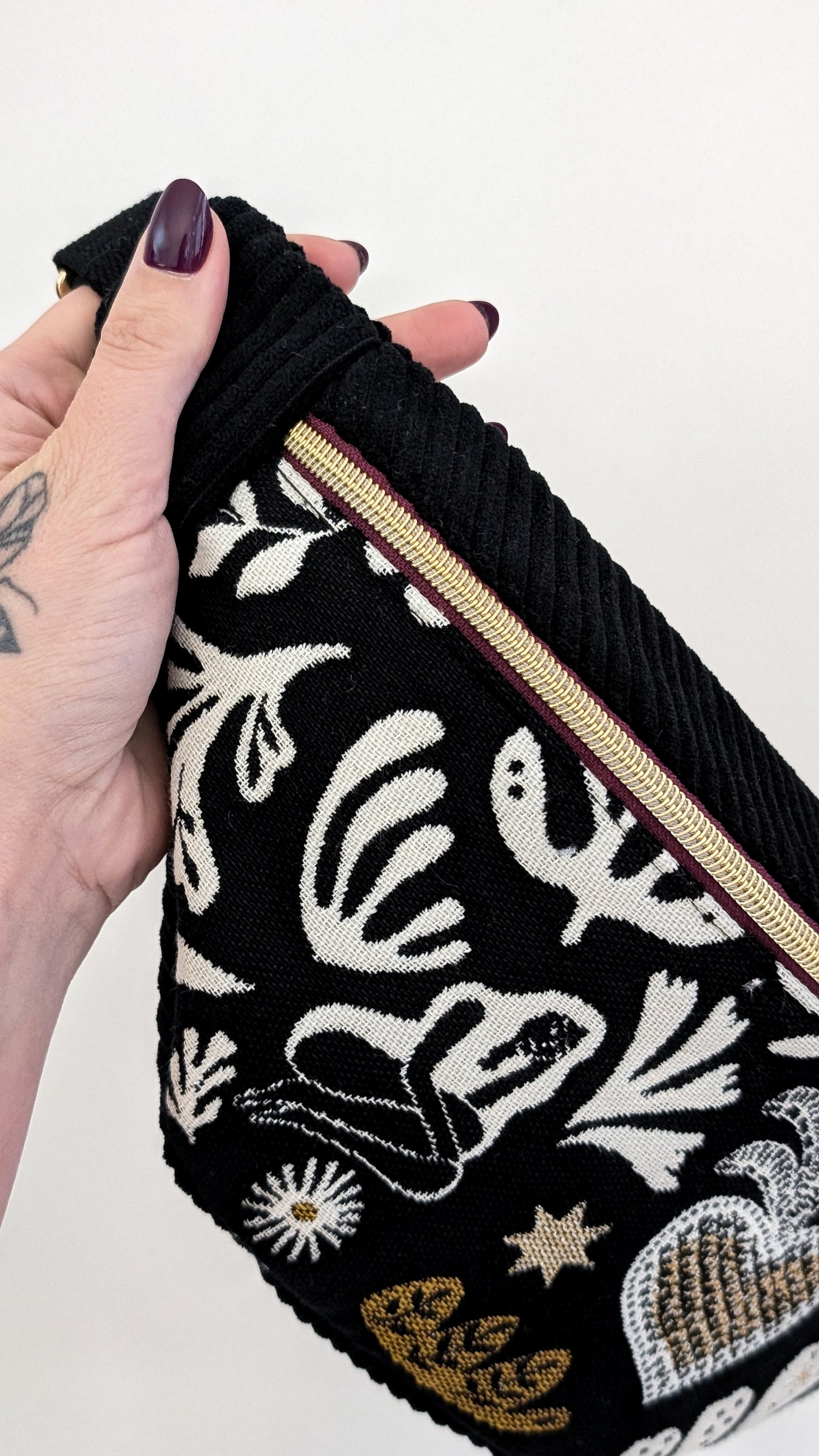 Folklore Hipbag Cord Bauchtasche Schwarz/Weiß/Gold