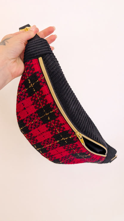 Bouclé Bauchtasche Rot-Schwarz – Handgemachte Crossbody Tasche LIMITIERT