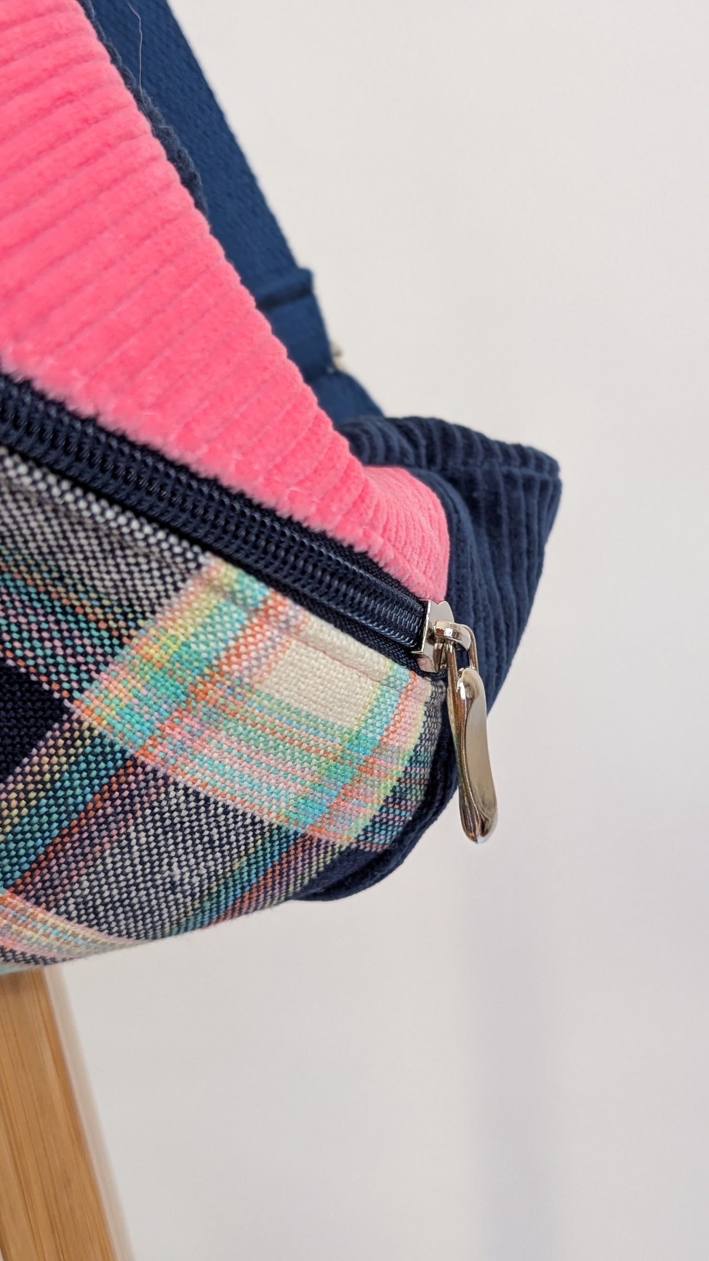 Große XL Upcycling Umhängetasche Cord & Karos Navy/Pink/Mint