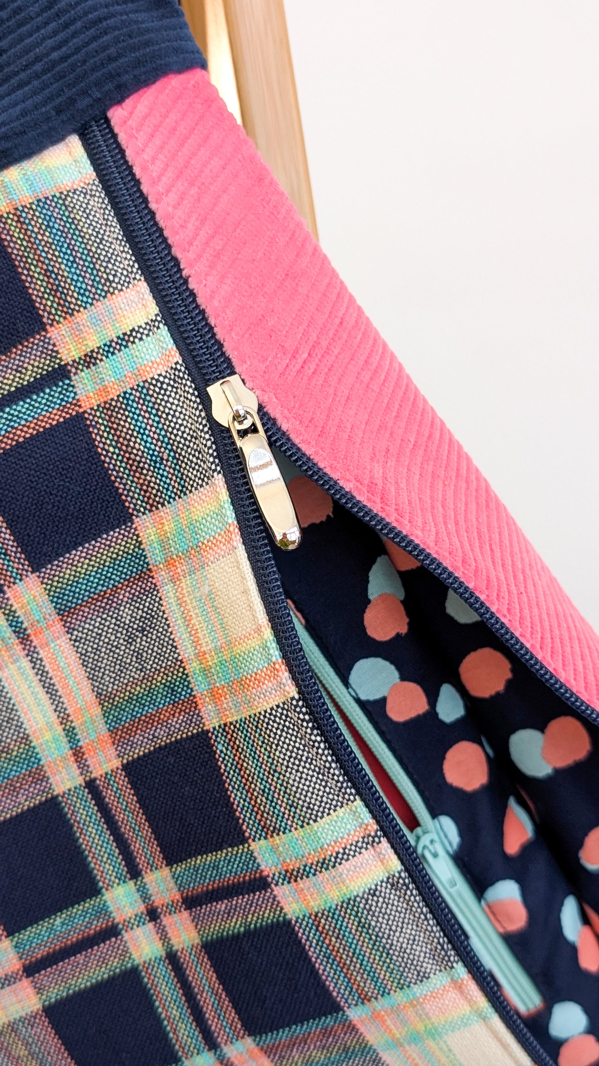 Große XL Upcycling Umhängetasche Cord & Karos Navy/Pink/Mint