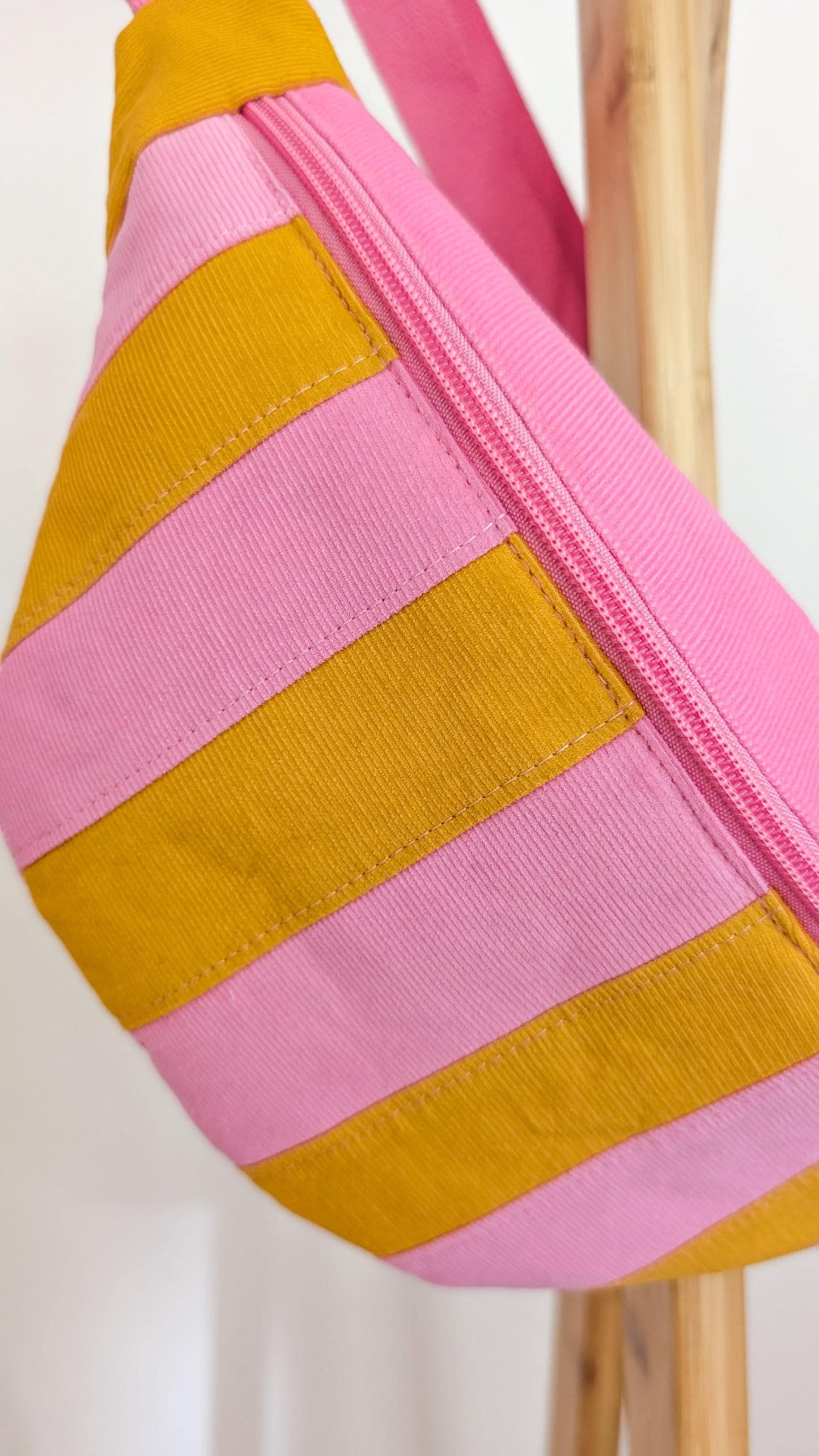 Cord Hipbag Bauchtasche Cross Body Bag Patchwork Streifen Pink/Gelb