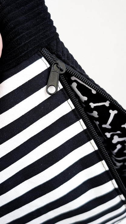 Halloween Hipbag Cord Bauchtasche Schwarz/Weiß Streifen & Knochen