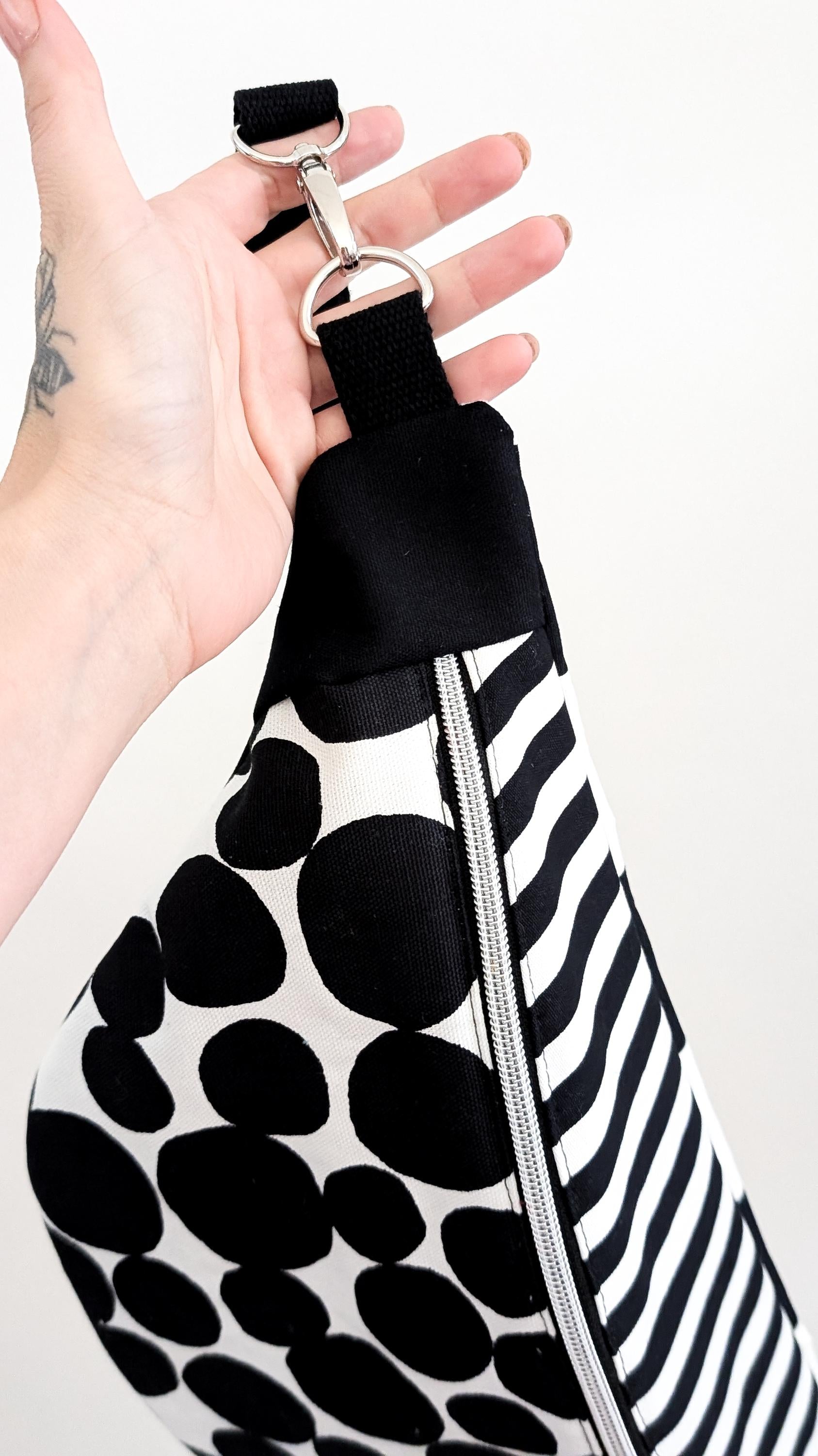 Große XL Umhängetasche Mustermix Bauchtasche Punkte Streifen Schwarz Weiß