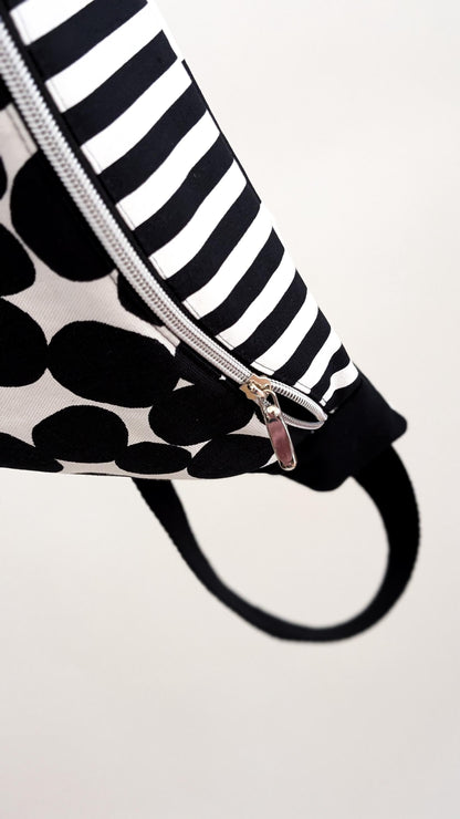 Große XL Umhängetasche Mustermix Bauchtasche Punkte Streifen Schwarz Weiß