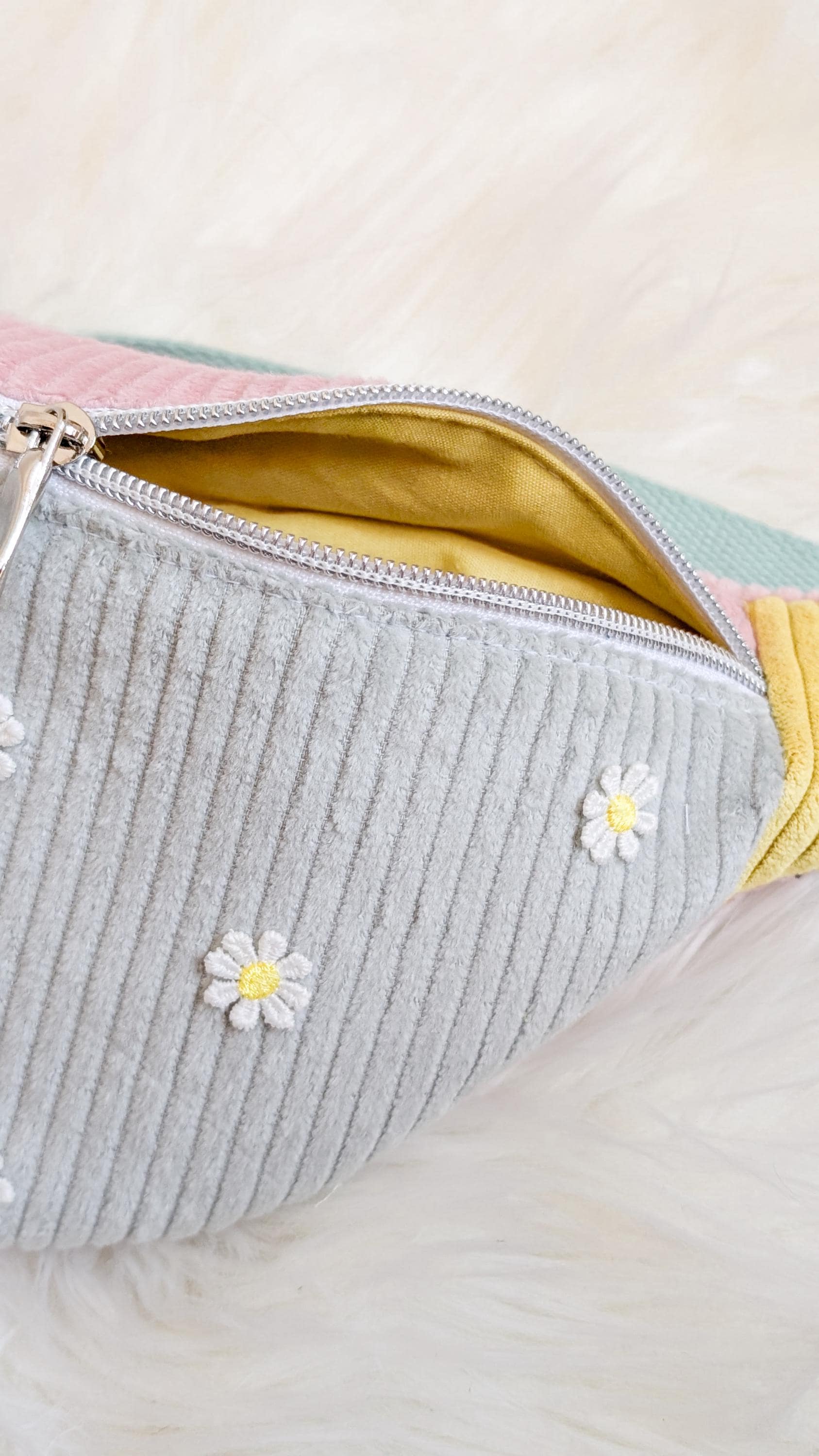 Pastell Colorblocking Cord Hipbag Bauchtasche Daisies Mint/Rosa/Gelb