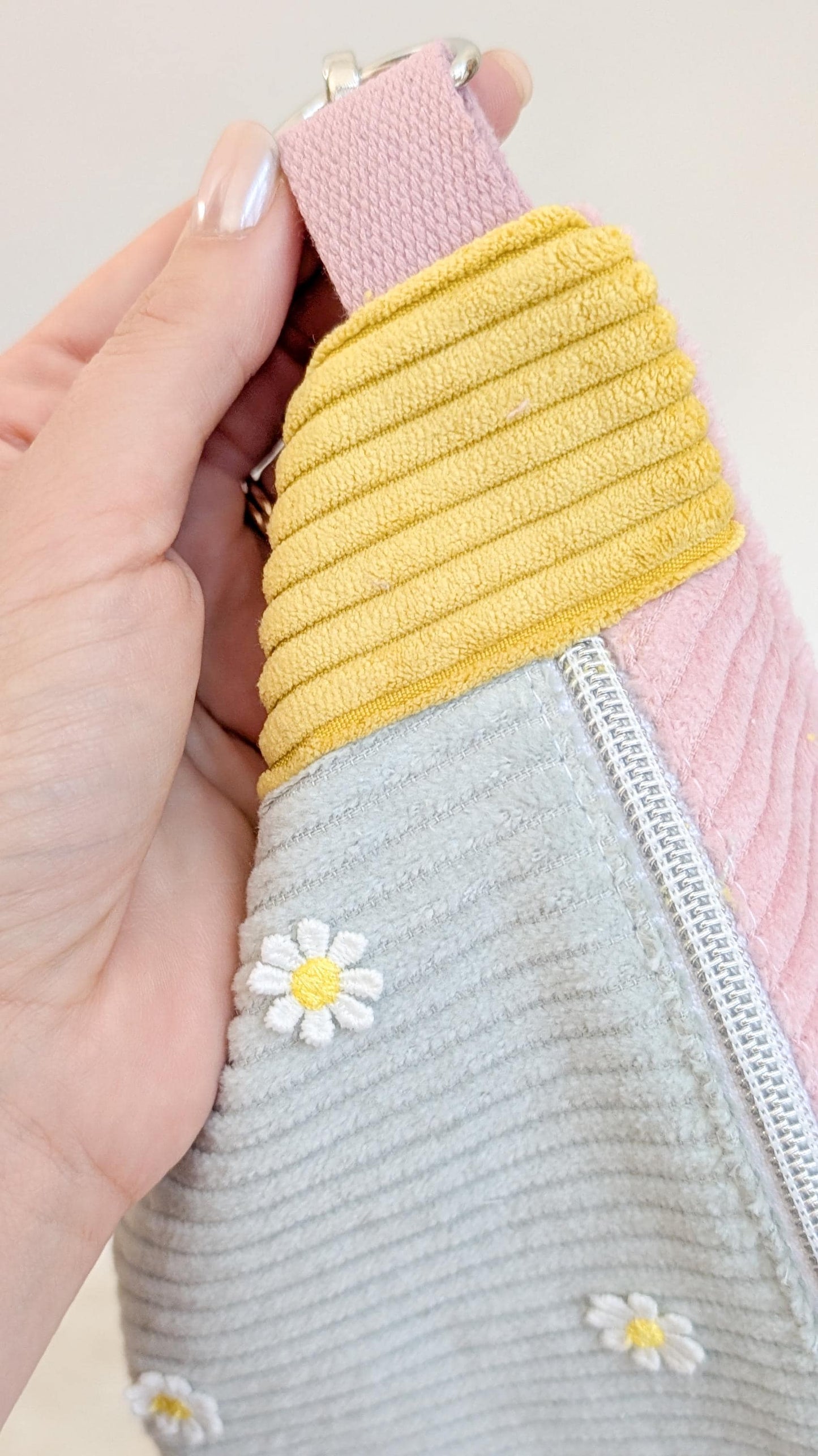 Pastell Colorblocking Cord Hipbag Bauchtasche Daisies Mint/Rosa/Gelb