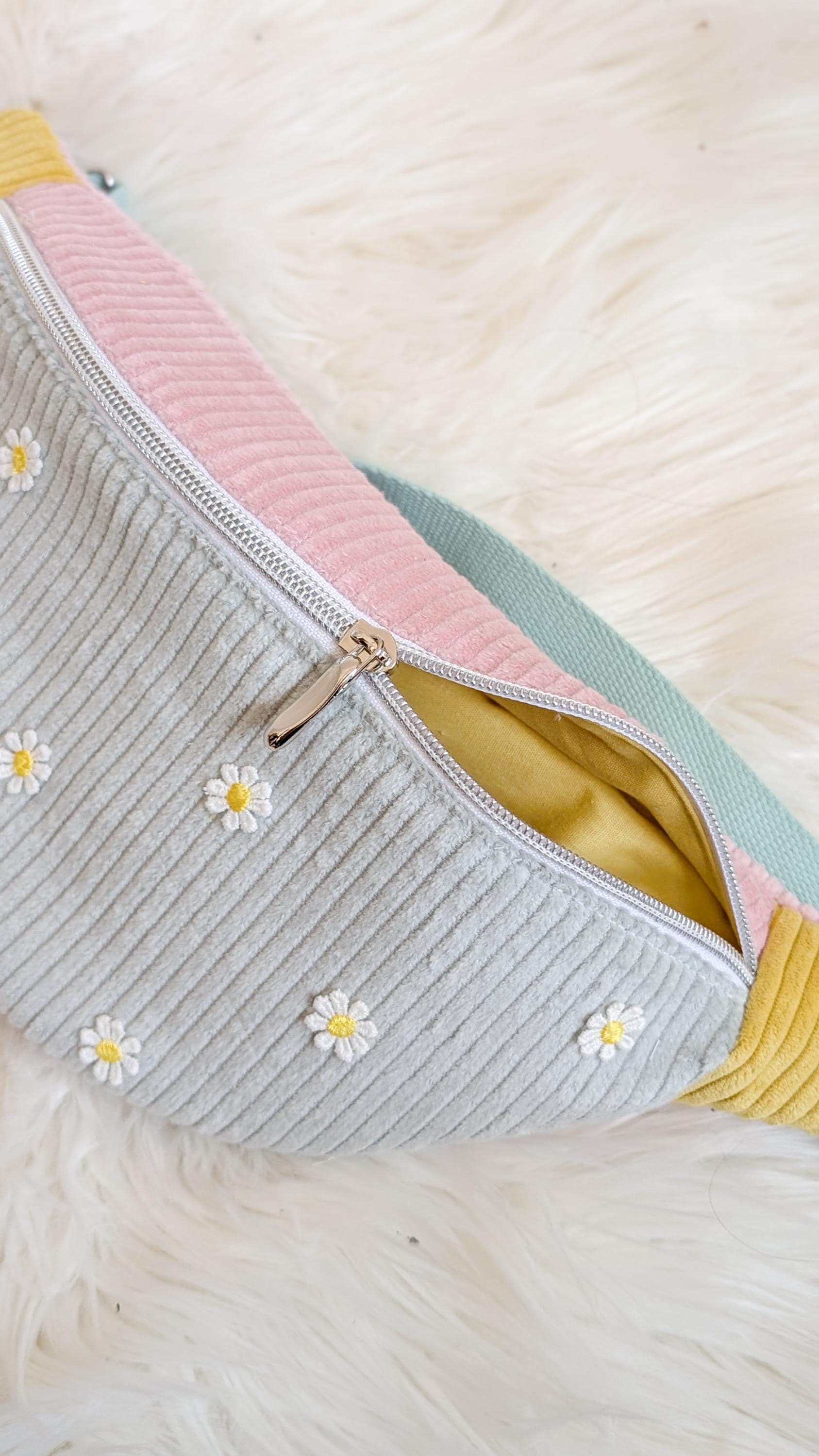 Pastell Colorblocking Cord Hipbag Bauchtasche Daisies Mint/Rosa/Gelb