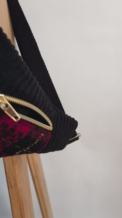 Bouclé Bauchtasche Rot-Schwarz – Handgemachte Crossbody Tasche LIMITIERT