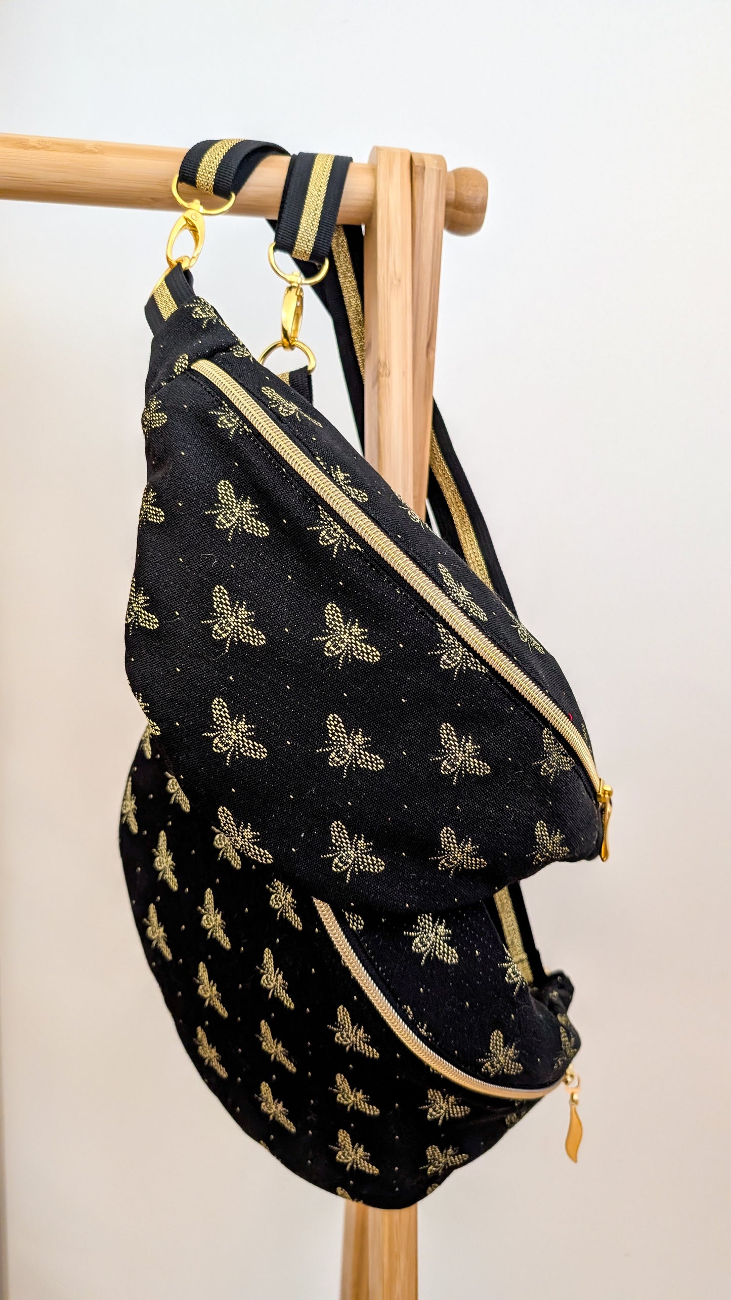 XL Bauchtasche Crossbody Bag Schwarz/Gold Bienen