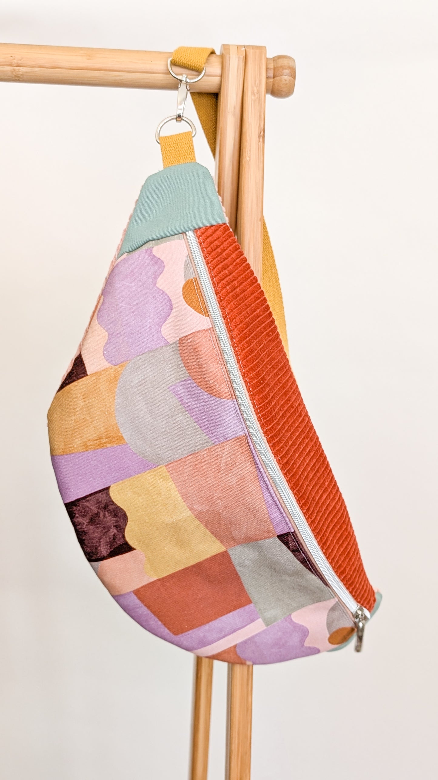 XL Crossbody Bag – bunte Color-Blocking Umhängetasche mit geometrischem Muster