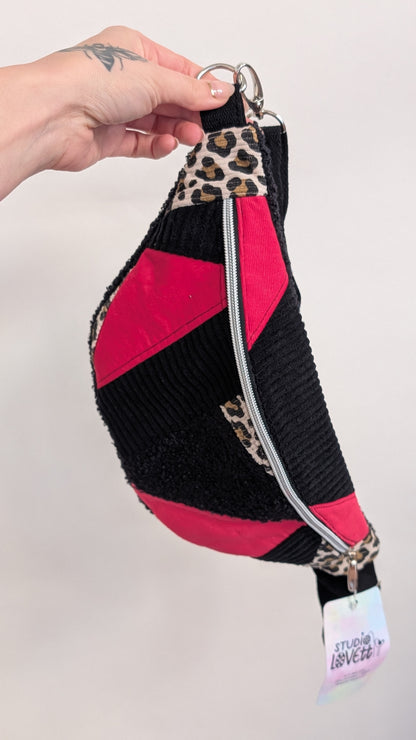 Zero Waste Bauchtasche Einzelstück Schwarz/Rot Cord Leo