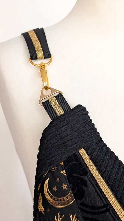 Zero Waste Bauchtasche Crossbody Bag Schwarz Gold Witch Halloween EINZELSTÜCK