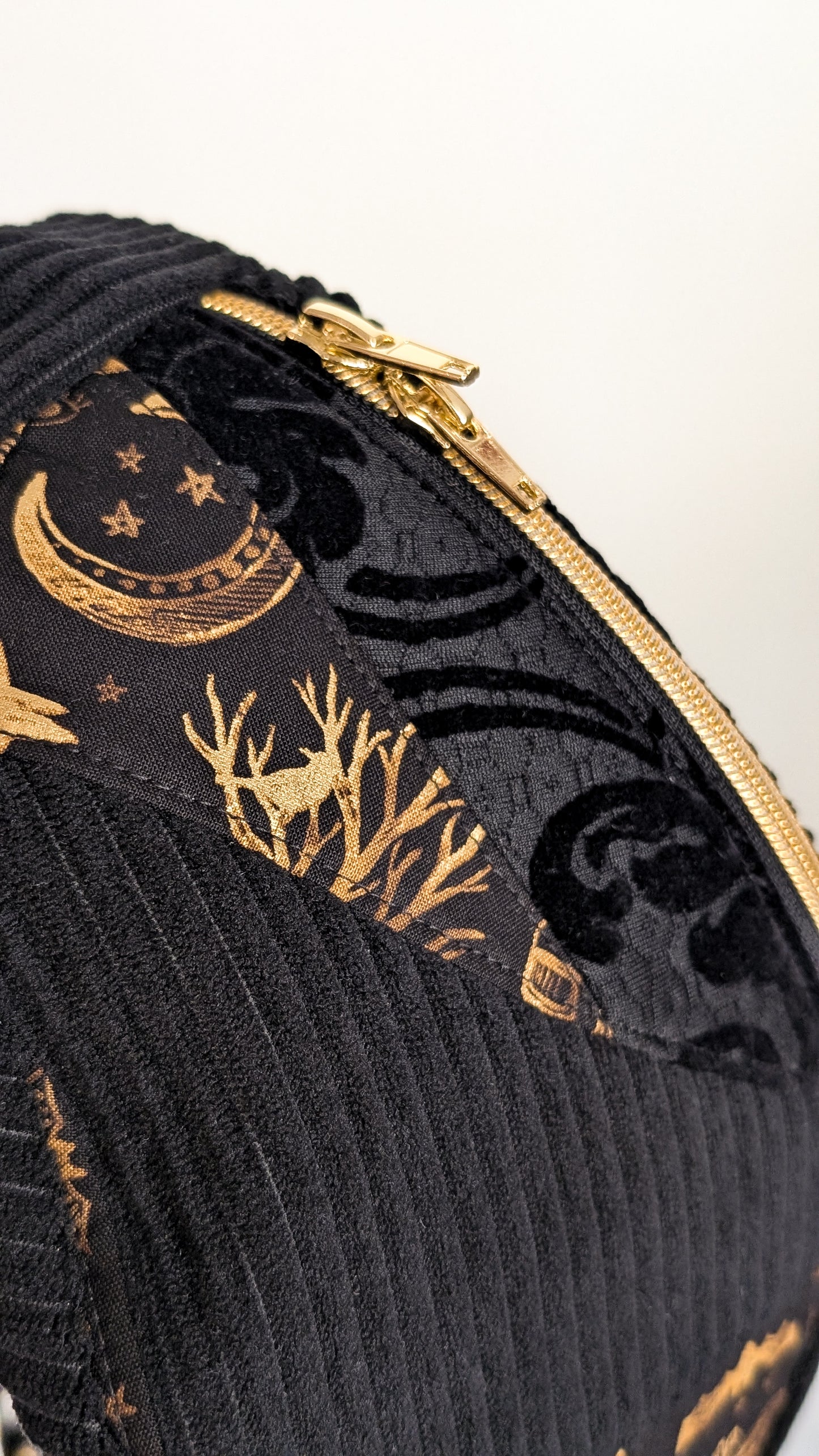 Zero Waste Bauchtasche Crossbody Bag Schwarz Gold Witch Halloween EINZELSTÜCK
