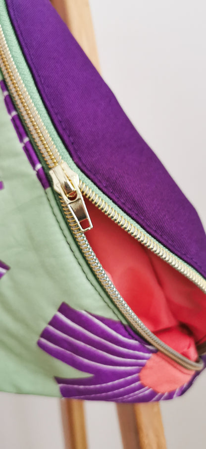 Bunte Hipbag Bauchtasche Cross Body Bag Blüten Lila