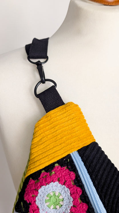 Upcycling XL Cord Bauchtasche Granny Squares Häkel Tasche LIMITIERT