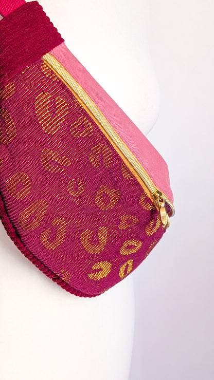 Upcycling Bauchtasche Crossbody Bag LEO Burgund/Gold Einzelstück