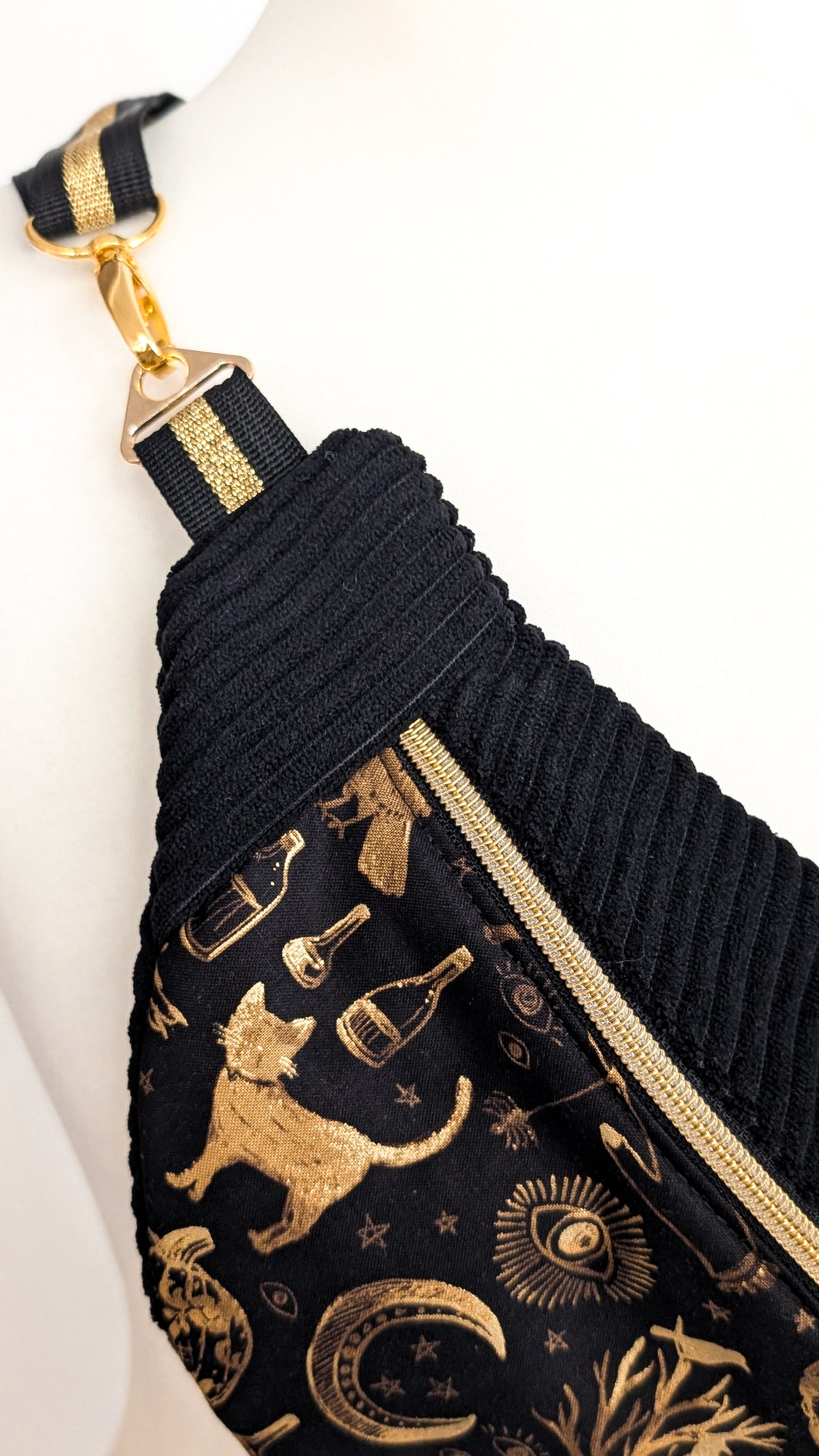 Hipbag Bauchtasche Crossbody Bag Schwarz GOLD Halloween Witch