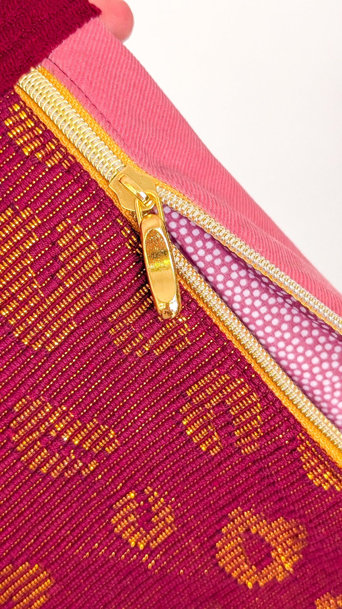 Upcycling Bauchtasche Crossbody Bag LEO Burgund/Gold Einzelstück