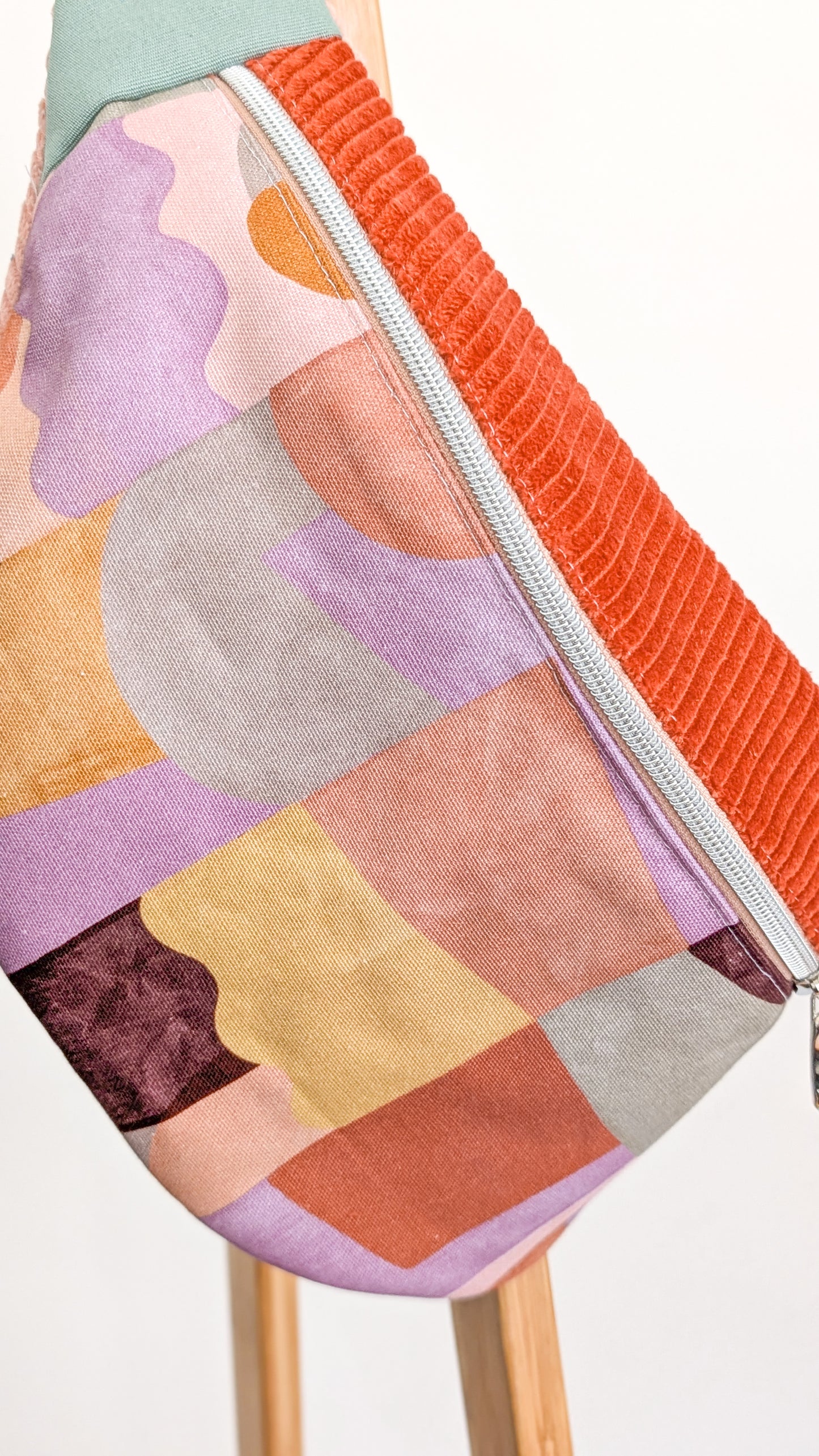 XL Crossbody Bag – bunte Color-Blocking Umhängetasche mit geometrischem Muster