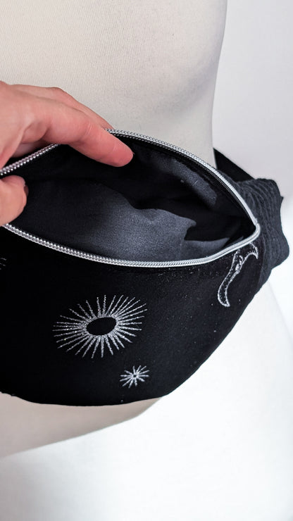 Upcycling Bauchtasche Crossbody Bag Schwarz Samt CELESTIAL Halloween LIMITIERT