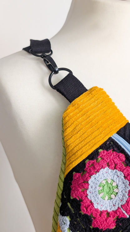Upcycling XL Cord Bauchtasche Granny Squares Häkel Tasche LIMITIERT