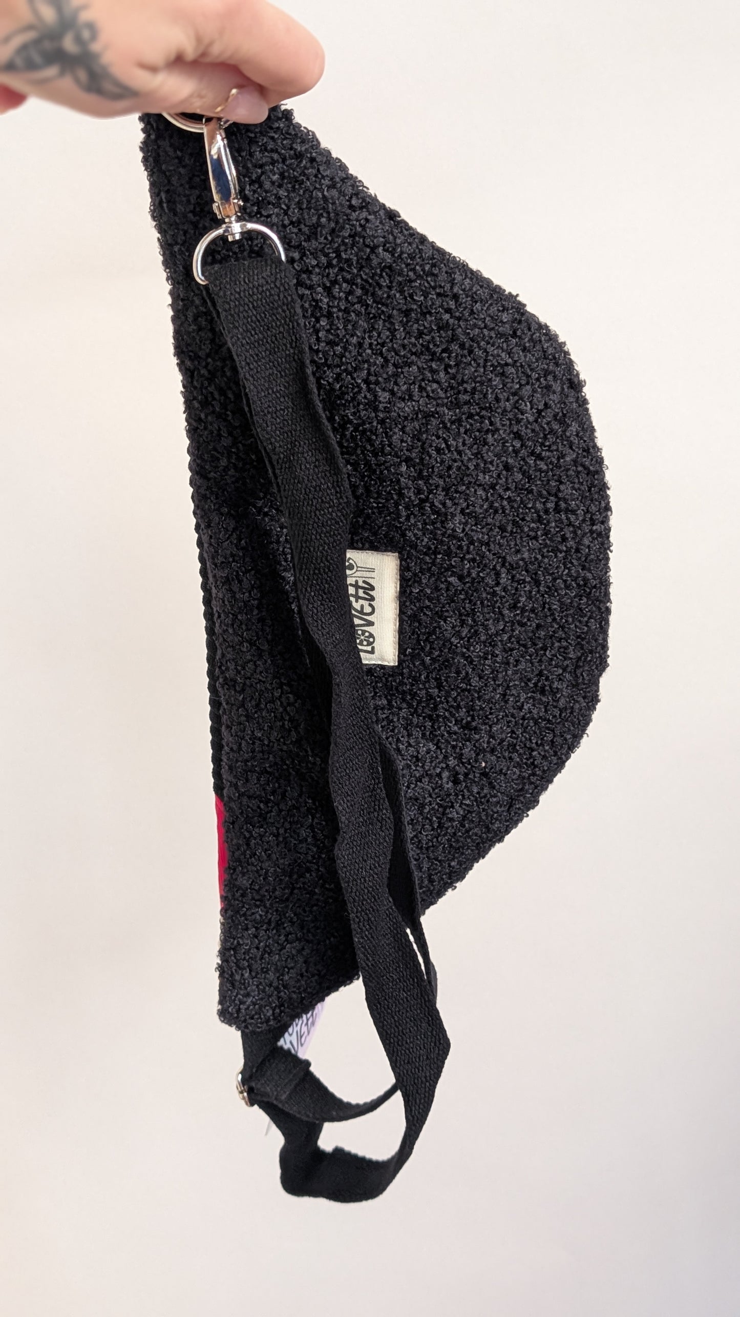 Zero Waste Bauchtasche Einzelstück Schwarz/Rot Cord Leo