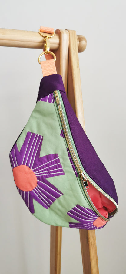 Bunte Hipbag Bauchtasche Cross Body Bag Blüten Lila