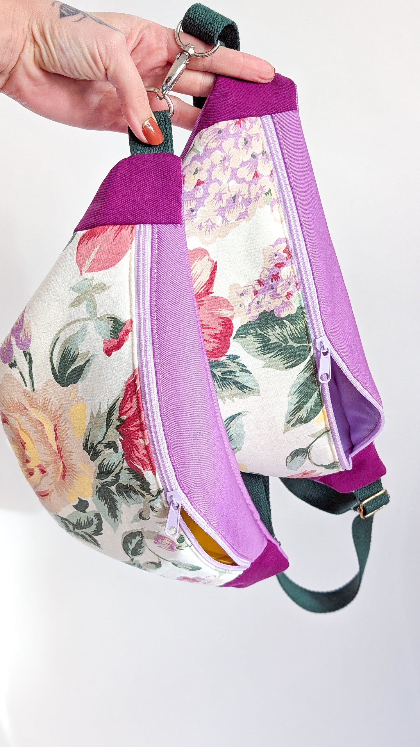 Upcycling Bauchtasche Granny Hipbag Flieder Blumen - 2 Styles