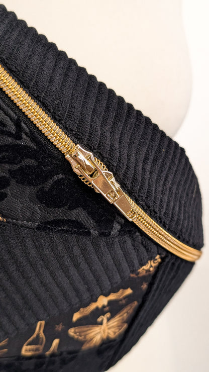 Zero Waste Bauchtasche Crossbody Bag Schwarz Gold Witch Halloween EINZELSTÜCK