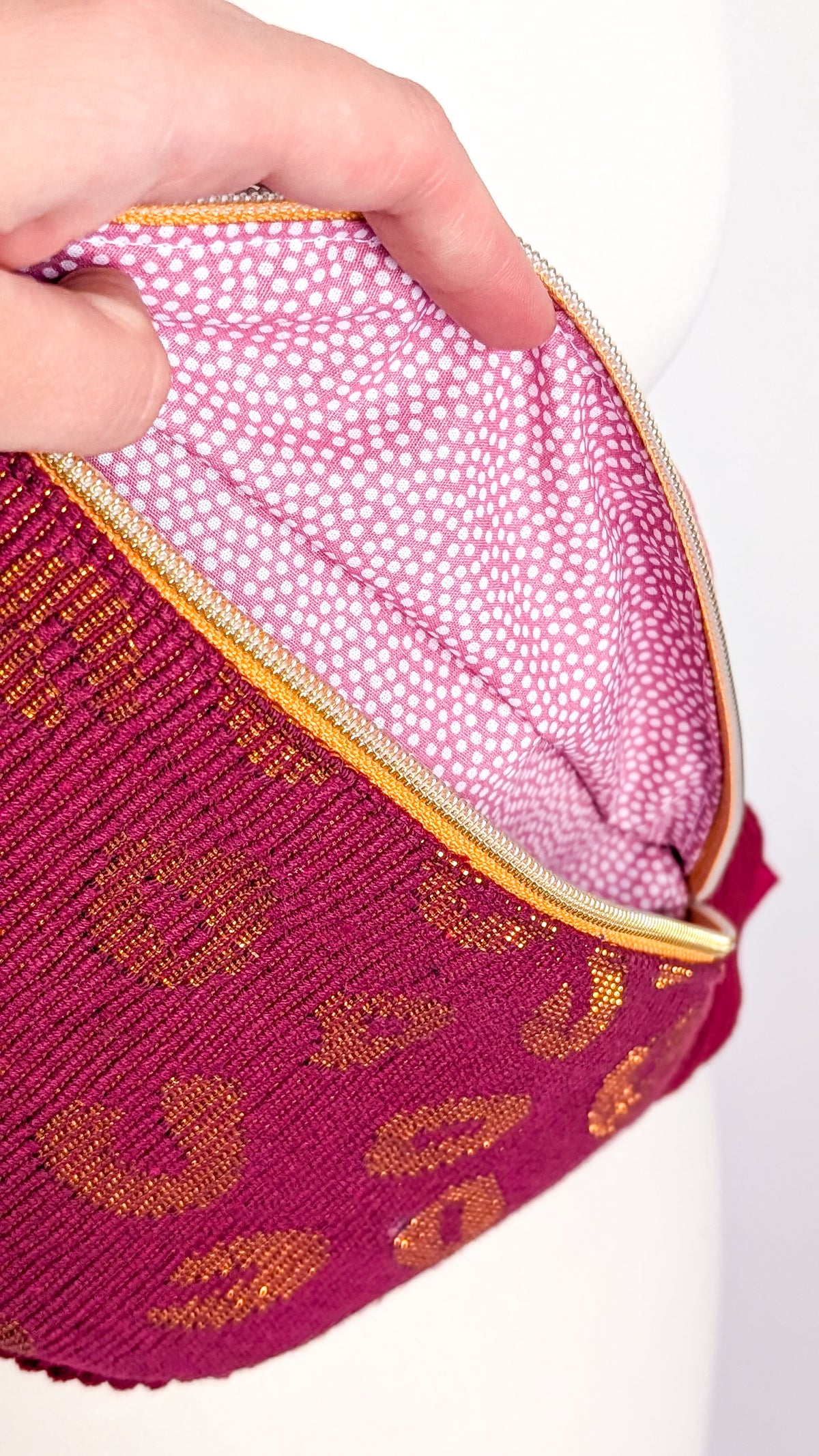 Upcycling Bauchtasche Crossbody Bag LEO Burgund/Gold Einzelstück