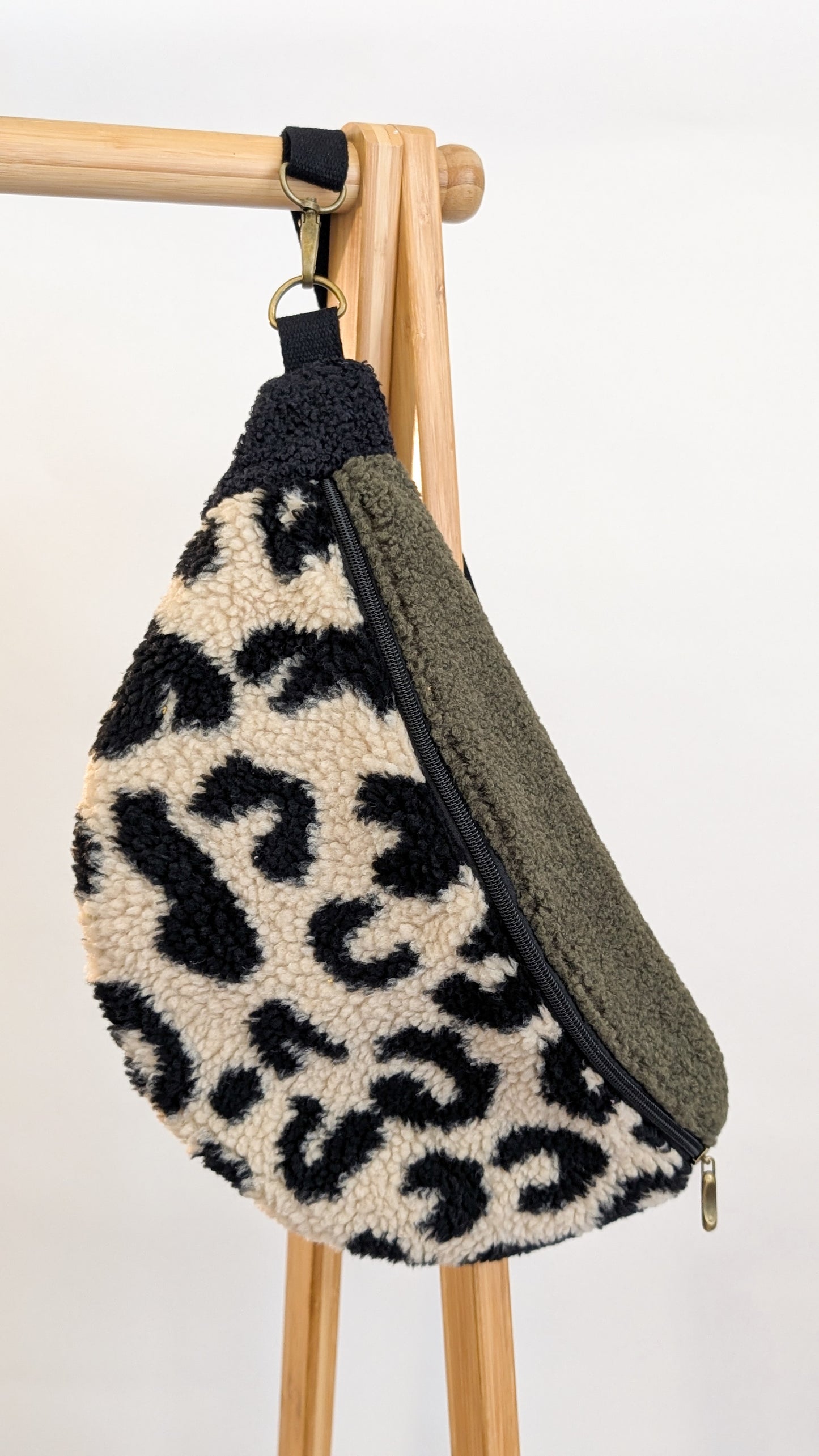 Große XL Umhängetasche Teddy Plüsch Crossbody Tasche Schwarz/Oliv