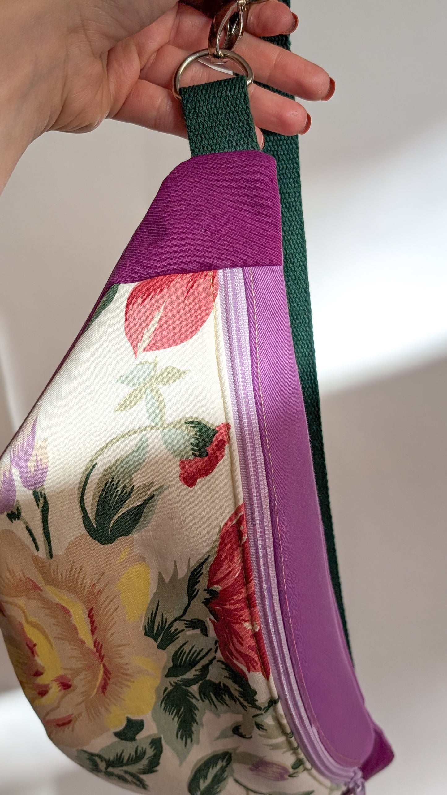 Upcycling Bauchtasche Granny Hipbag Flieder Blumen - 2 Styles