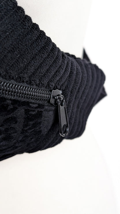 Schwarze Bauchtasche Edle Crossbody Bag Samt ORNAMENTE Halloween
