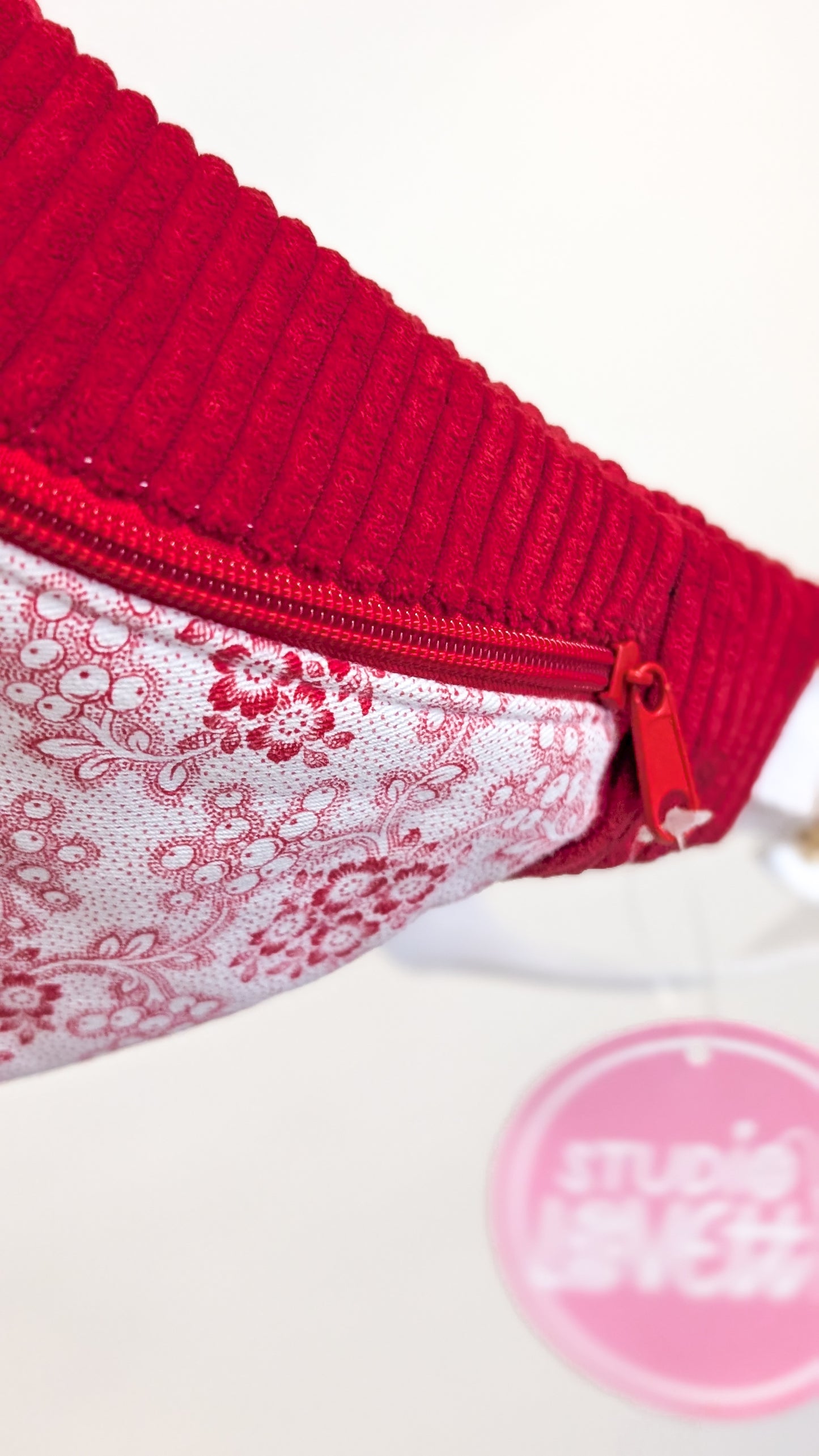 Upcycling Cord Bauchtasche Granny Red Berries Hipbag