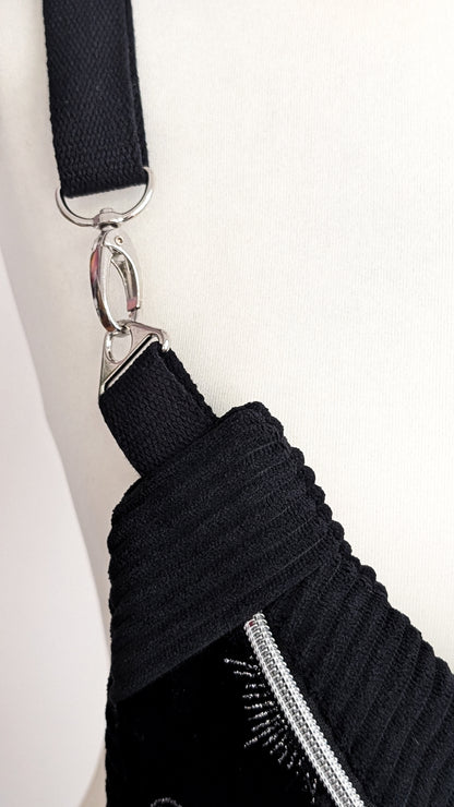 Upcycling Bauchtasche Crossbody Bag Schwarz Samt CELESTIAL Halloween LIMITIERT