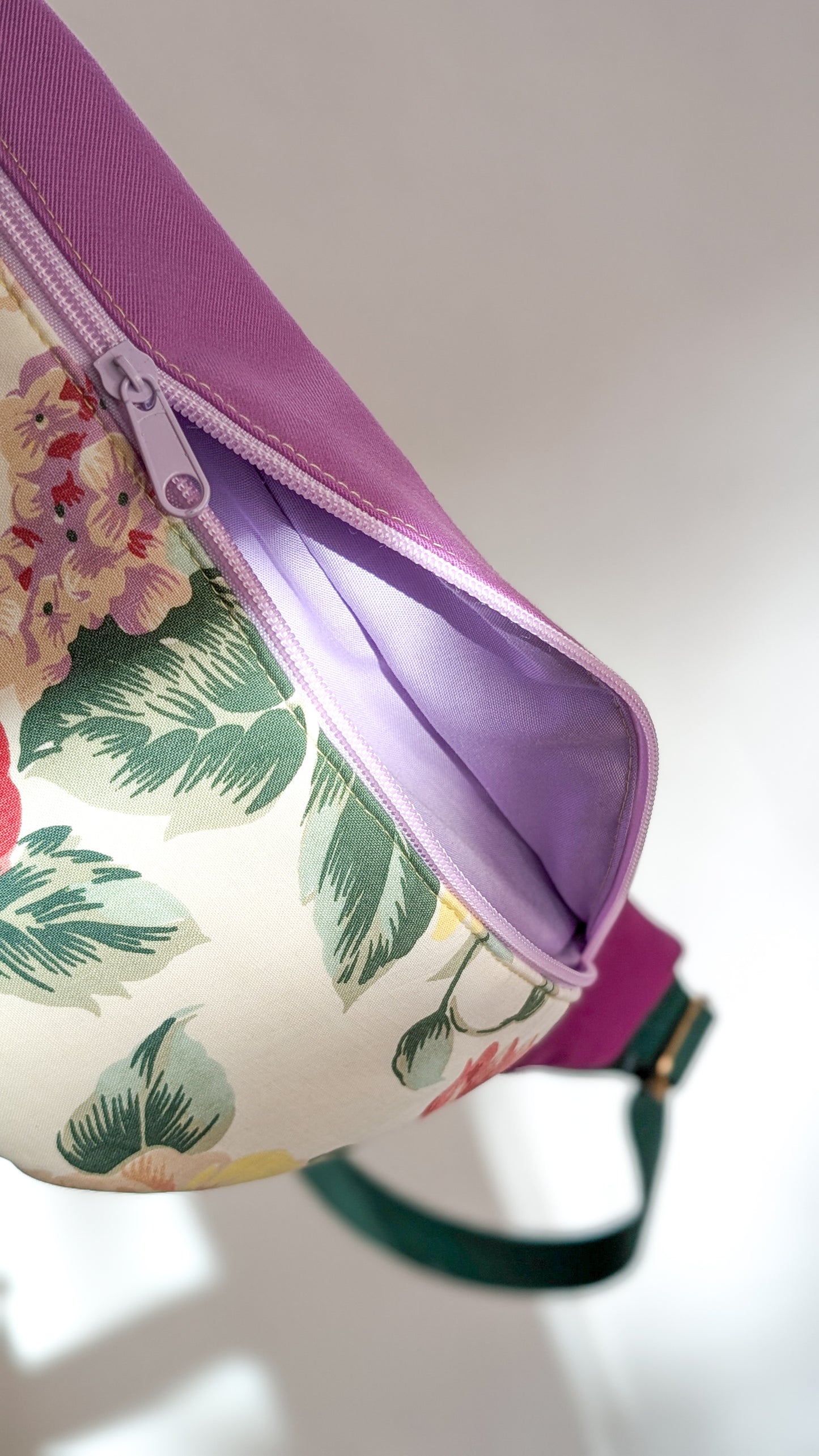 Upcycling Bauchtasche Granny Hipbag Flieder Blumen - 2 Styles