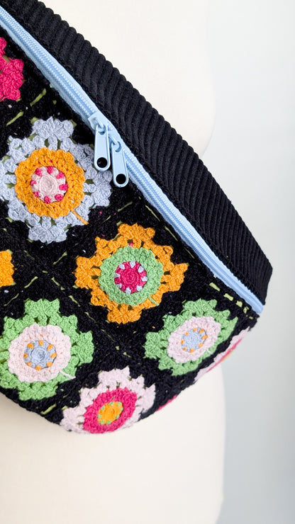 Upcycling XL Cord Bauchtasche Granny Squares Häkel Tasche LIMITIERT