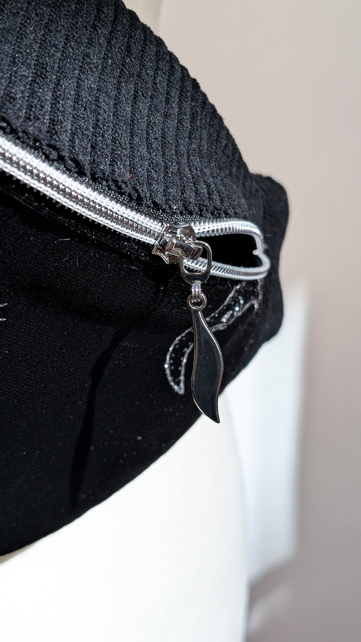 Upcycling Bauchtasche Crossbody Bag Schwarz Samt CELESTIAL Halloween LIMITIERT